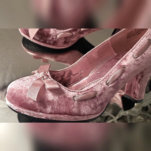 9 RAMPAGE Velvet Blush Pink Party Pumps - Picture 2 of 12